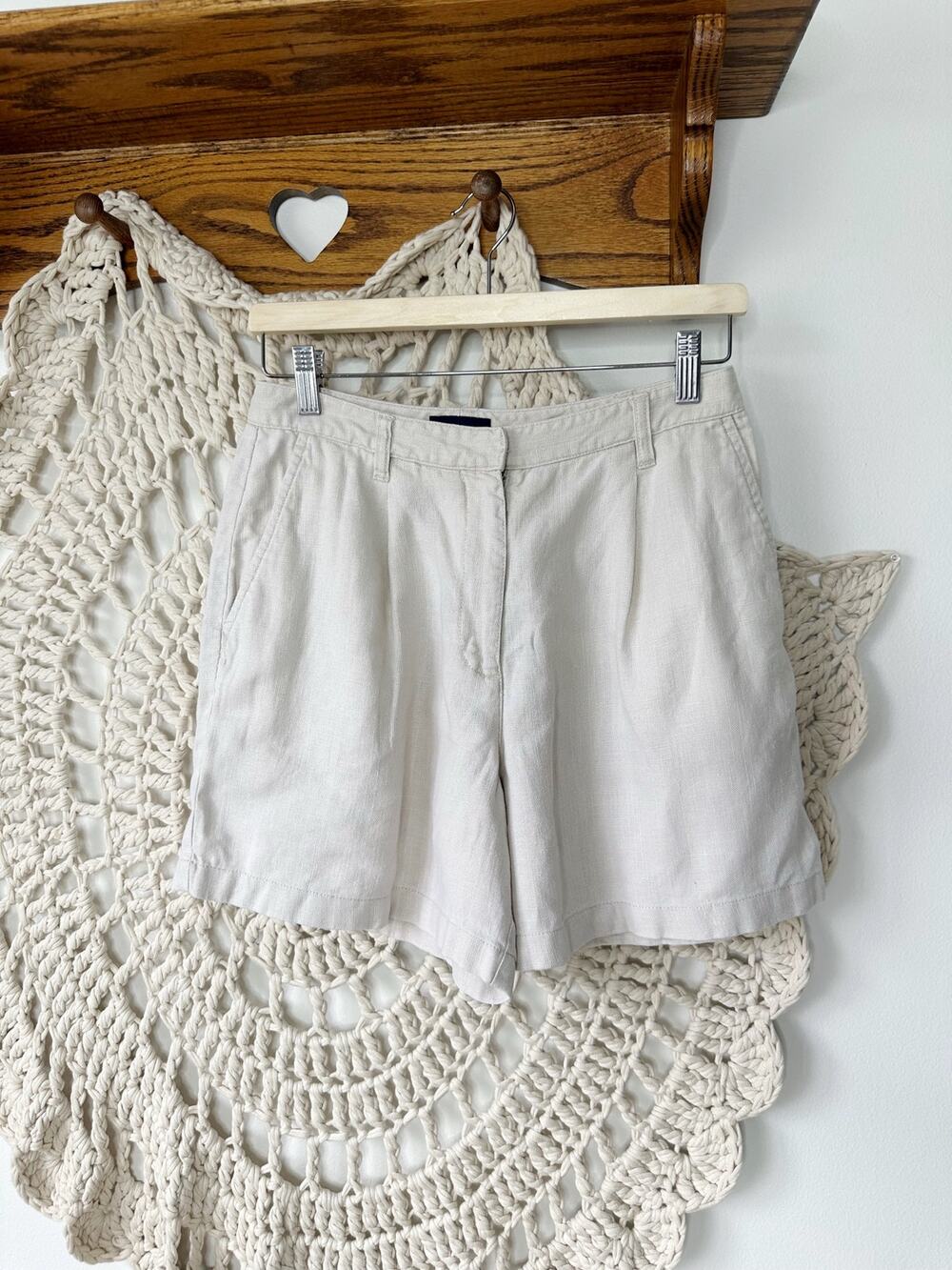 Ann Taylor Vintage Linen Cream Woven Pleated Shorts Size 6
